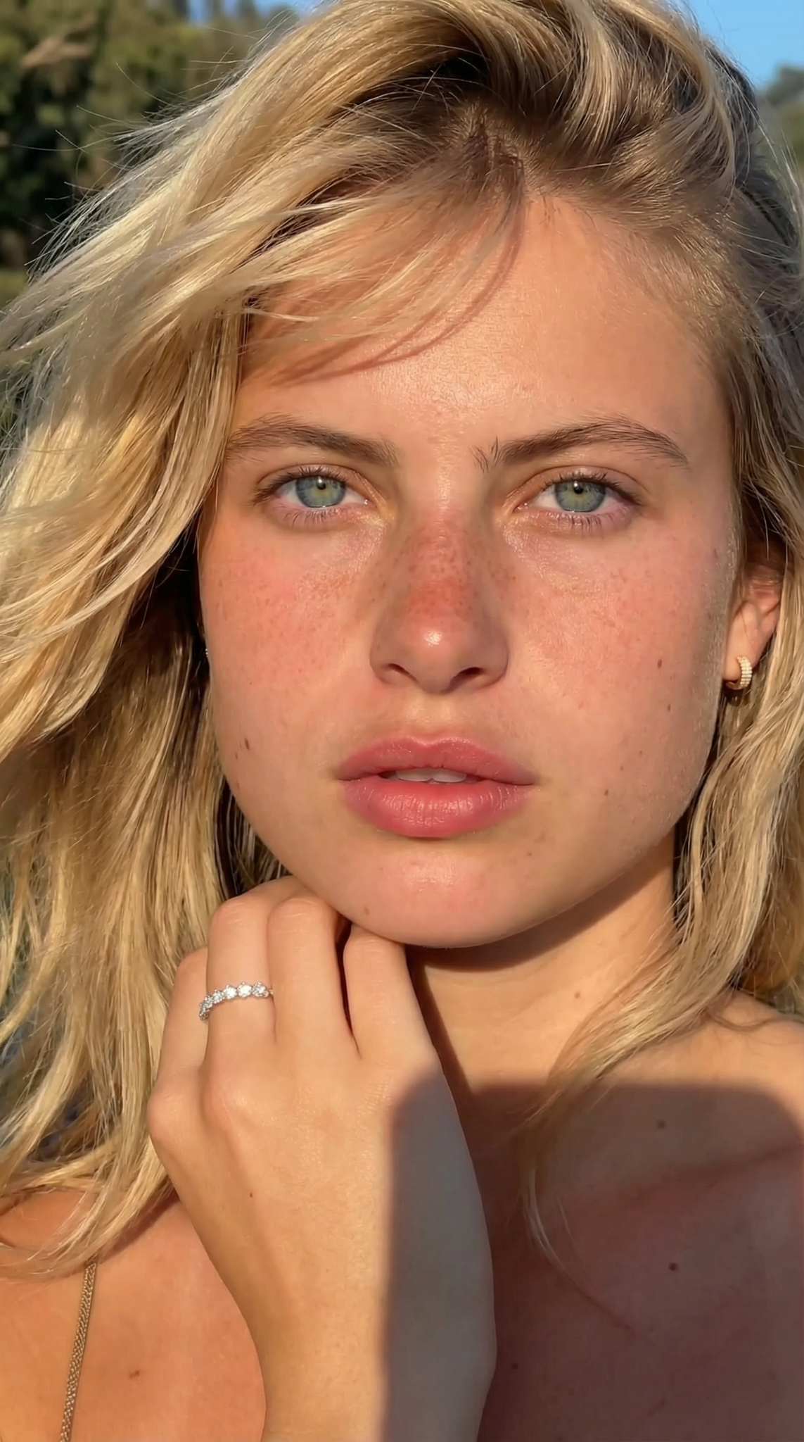 בלונדינית – פורטרט